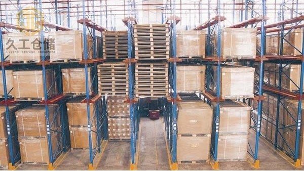 汽車用品貨架有哪些？南京貨架-南京久工倉儲設(shè)備來分析！