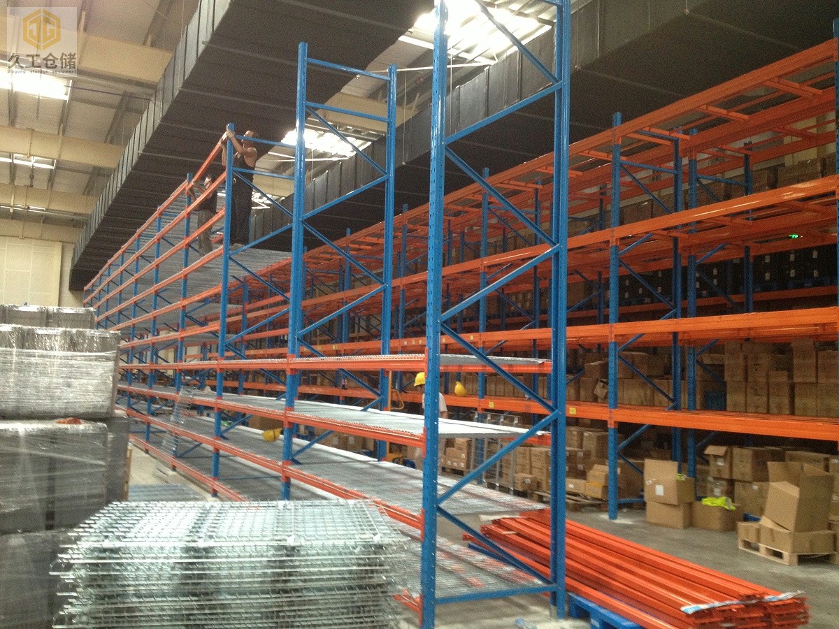貨架網(wǎng)層板安裝現(xiàn)場實拍-南京久工倉儲鋼層網(wǎng)廠家-鍍鋅層網(wǎng)生產(chǎn)批發(fā)