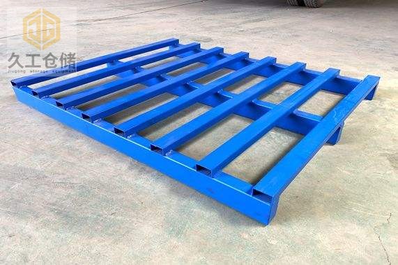  鋼制托盤(pán)的詳細(xì)共同點(diǎn)是什么？南京久工倉(cāng)儲(chǔ)設(shè)備