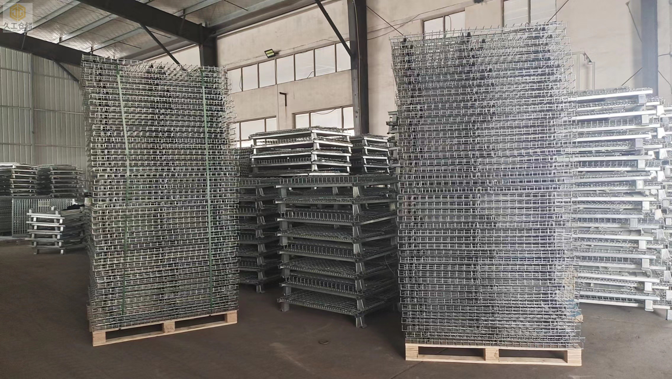 南京久工倉儲設(shè)備-折疊式倉儲籠網(wǎng)層板倉庫堆垛整裝待發(fā)，倉庫車間實拍-南京倉儲籠網(wǎng)層板實體廠家！