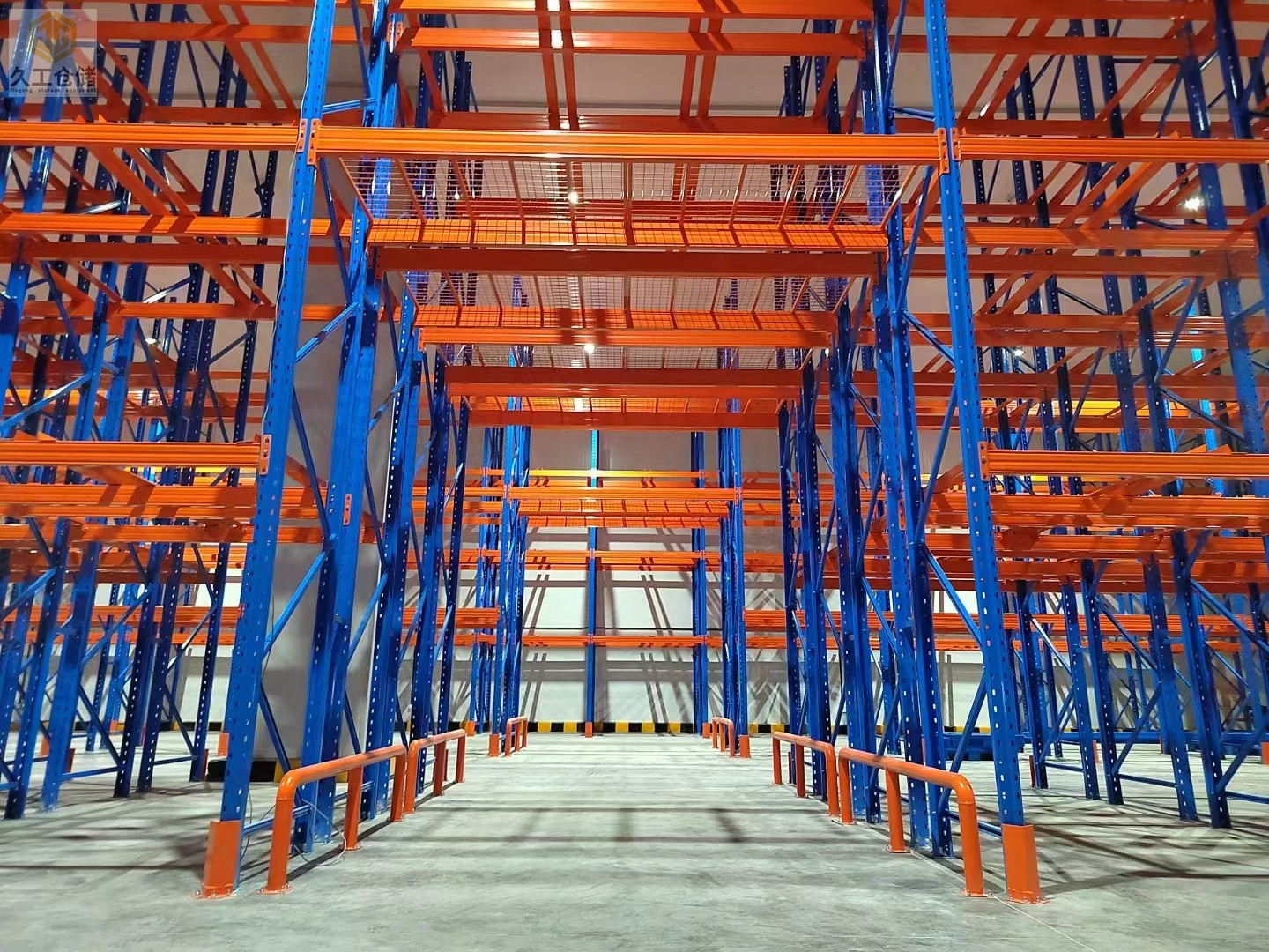 南京久工倉儲設(shè)備-托盤貨架也稱層網(wǎng)貨架，重型貨架，高層貨架-南京貨架......