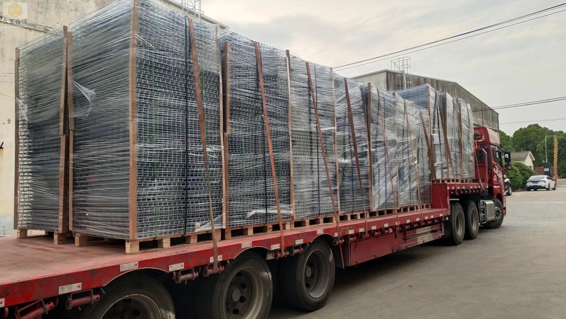 久工倉儲(chǔ)設(shè)備-貨架網(wǎng)層板-出口層網(wǎng)打包裝貨，南京網(wǎng)層板廠家-全國發(fā)貨，暢銷海外！