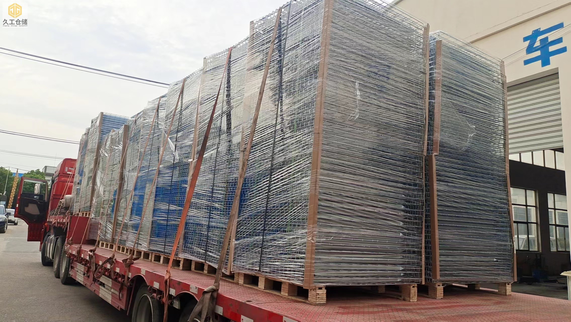 久工倉儲(chǔ)設(shè)備-貨架網(wǎng)層板-出口層網(wǎng)打包裝貨，南京網(wǎng)層板廠家-全國發(fā)貨，暢銷海外！