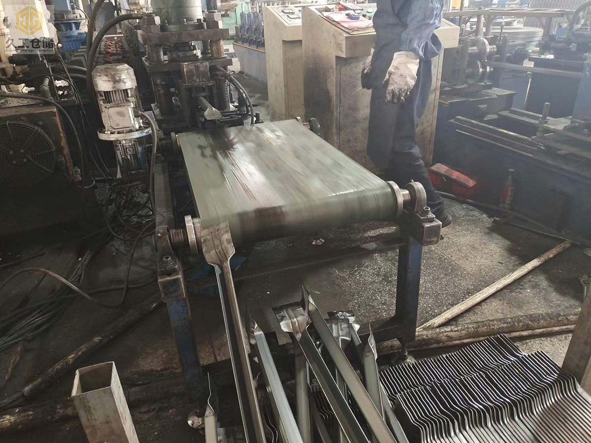 久工倉儲設(shè)備-日常忙碌實(shí)拍分享-久工生產(chǎn)倉儲籠、網(wǎng)層板、鋼托盤、背網(wǎng)、隔離網(wǎng)、巧固架等...