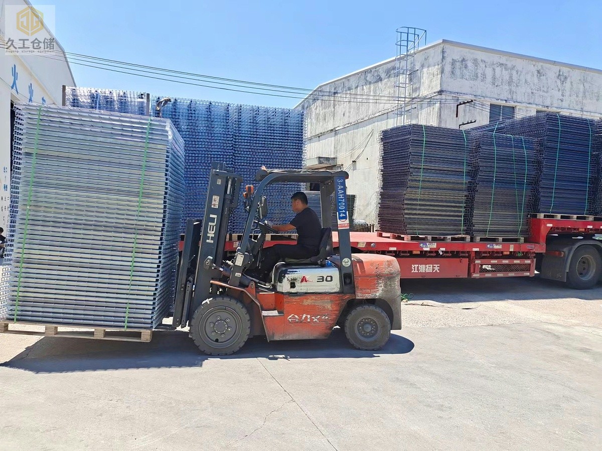 久工倉儲設(shè)備-日常忙碌實(shí)拍分享-久工生產(chǎn)倉儲籠、網(wǎng)層板、鋼托盤、背網(wǎng)、隔離網(wǎng)、巧固架等...