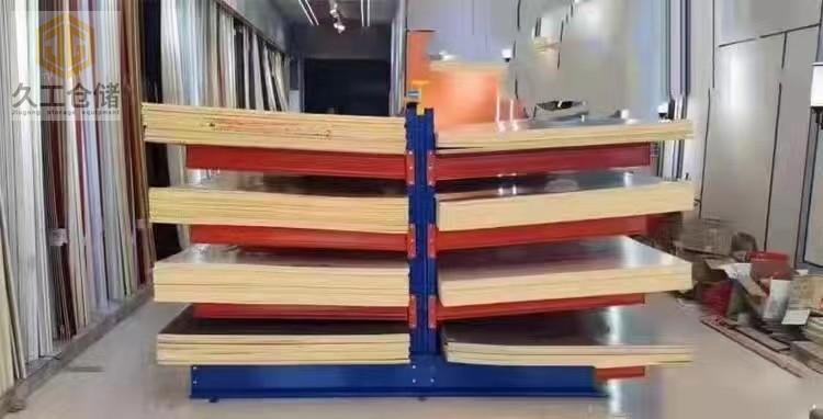 懸臂式貨架有雙懸臂式和單懸臂式，分別是什么樣式？一起來看看吧！南京久工倉儲設備