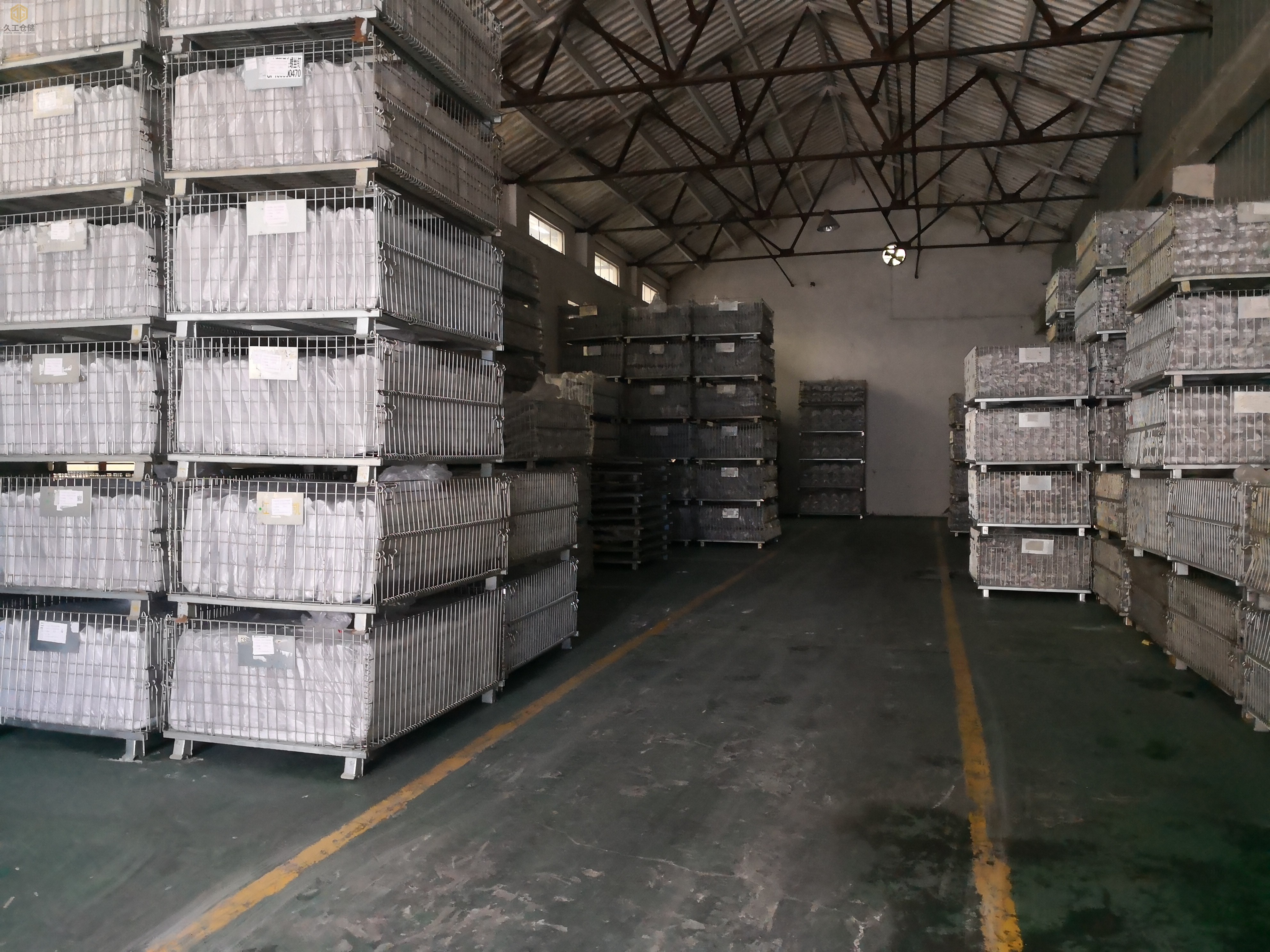 裝貨倉儲(chǔ)籠-折疊式倉儲(chǔ)籠現(xiàn)場(chǎng)實(shí)拍-倉儲(chǔ)籠運(yùn)用廣泛，運(yùn)輸便捷，折疊存放節(jié)省空間-久工倉儲(chǔ)