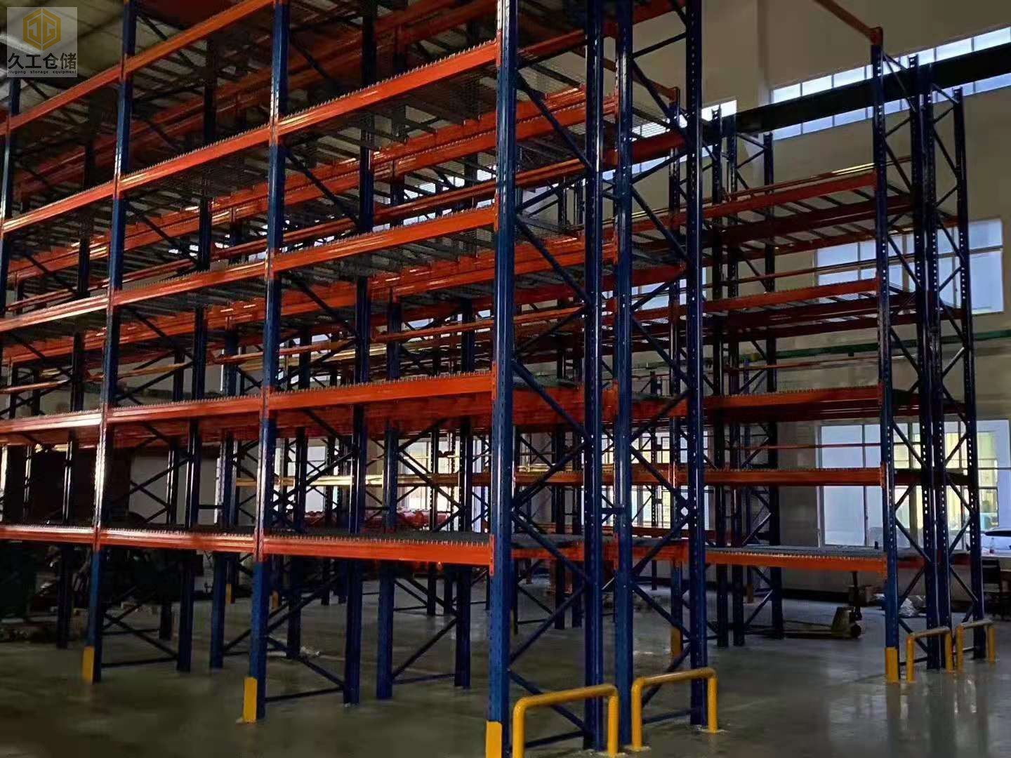 橫梁式貨架有什么特性？南京久工倉(cāng)儲(chǔ)設(shè)備