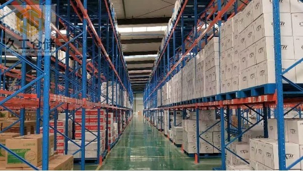 服裝廠倉庫一般能用到哪些倉儲設備？南京久工倉儲設備帶領大家一起了解下！