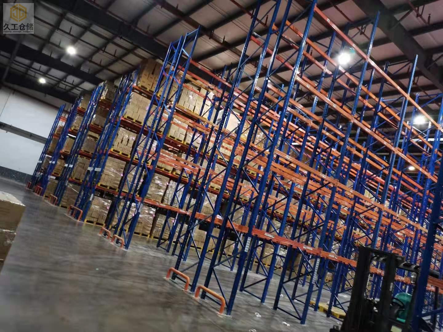  懸壁式貨架和作用力式貨架簡(jiǎn)析。久工倉(cāng)儲(chǔ)設(shè)備