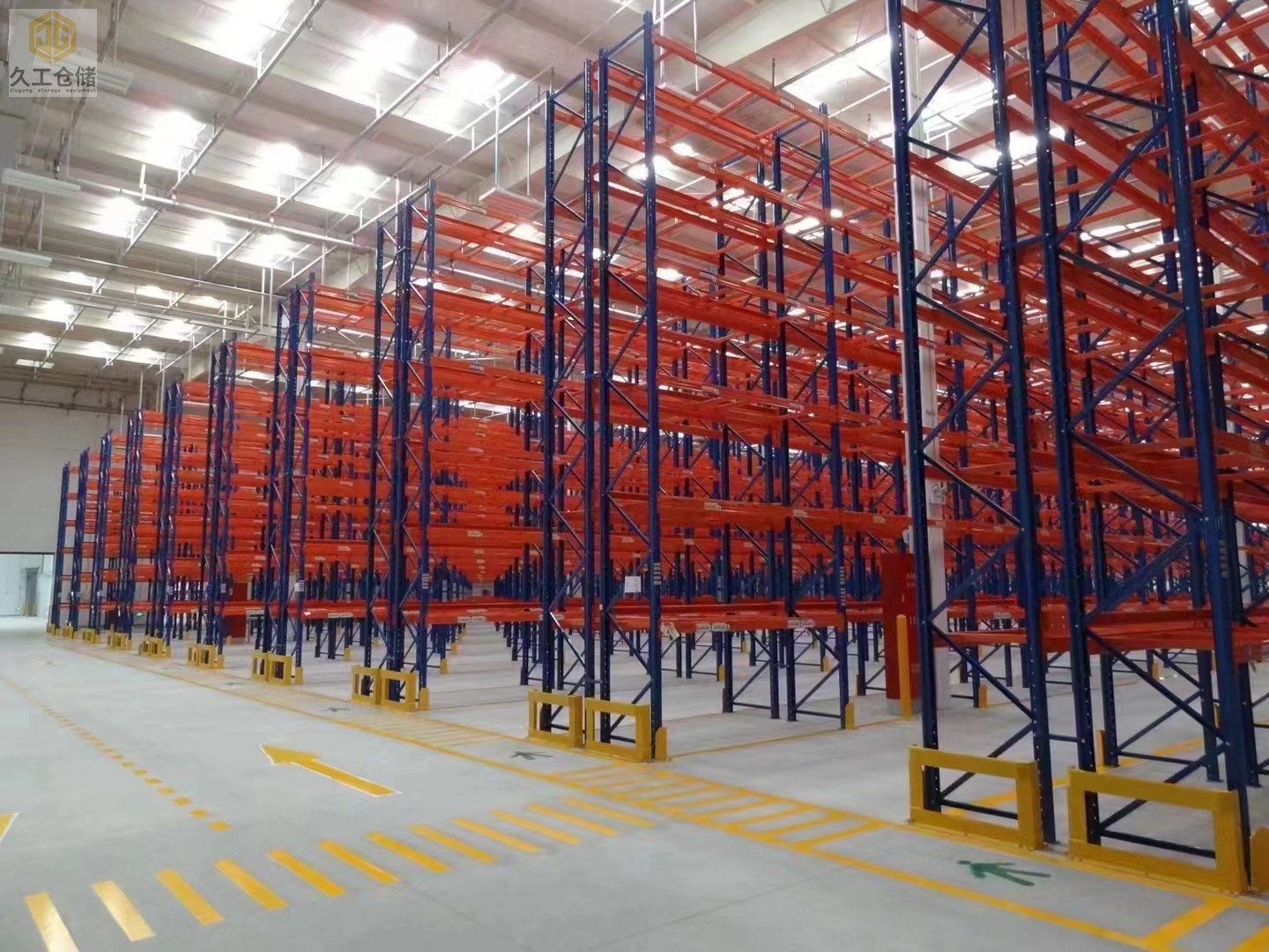 橫梁式貨架應(yīng)用特點(diǎn)有哪些？南京貨架-層網(wǎng)貨架/托盤貨架/重型貨架-久工倉儲(chǔ)設(shè)備