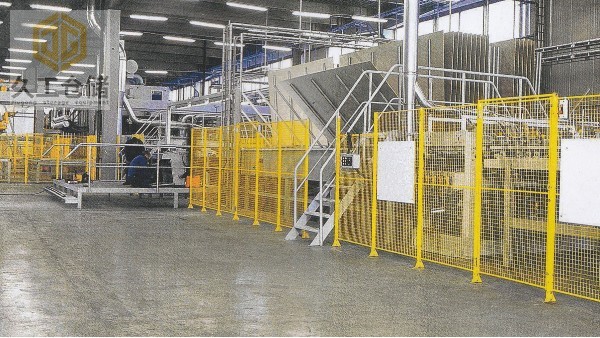 倉庫車間隔離網(wǎng)有哪些特性？久工倉儲設(shè)備