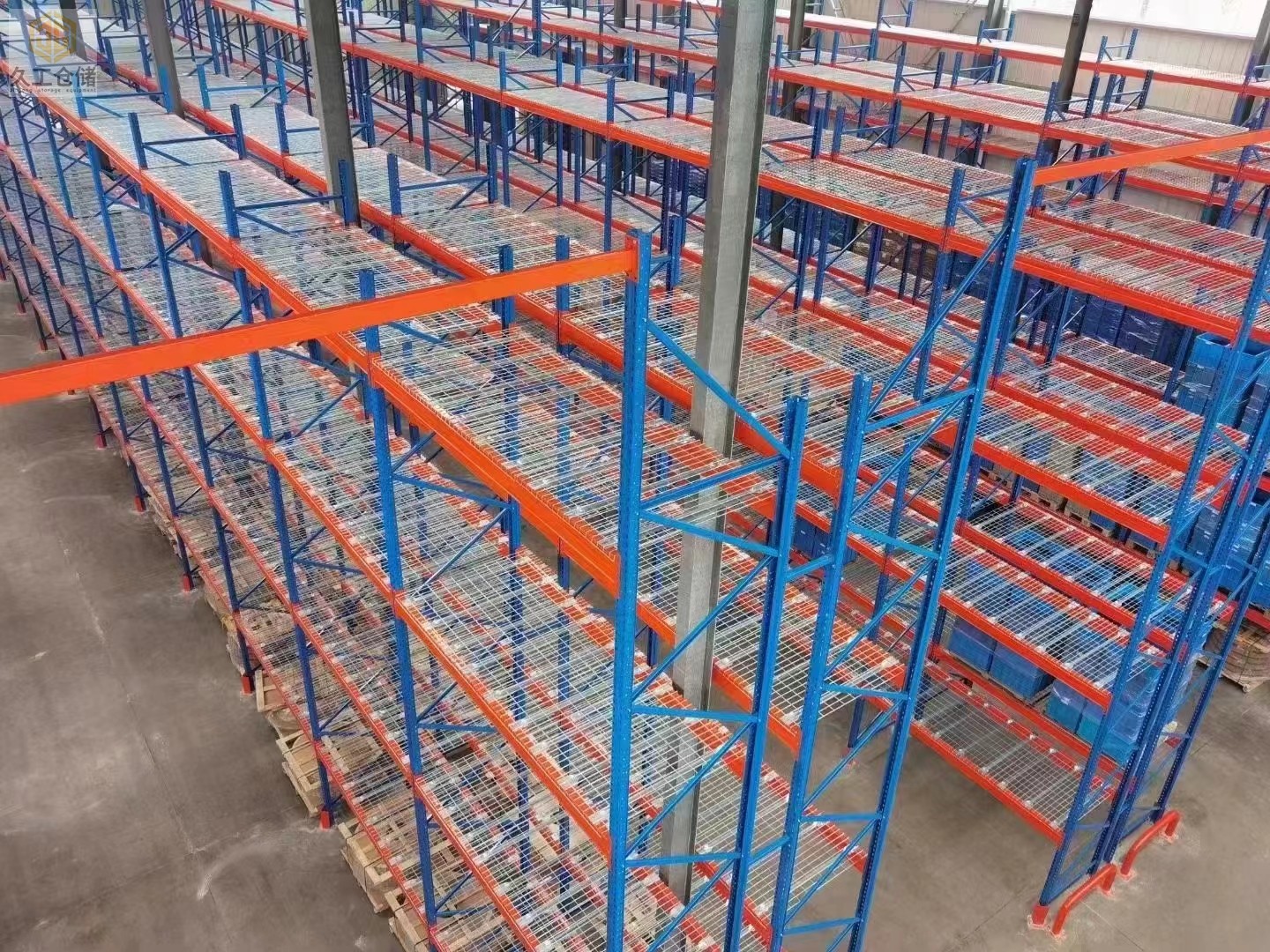 南京久工倉儲-貨架網(wǎng)層板的特點，承載，工藝及運用有哪些？南京鋼層網(wǎng)廠家！