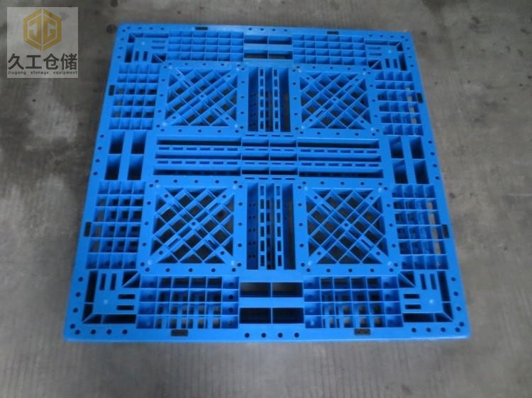 久工倉(cāng)儲(chǔ)設(shè)備關(guān)于塑料托盤的介紹及應(yīng)用的行業(yè)領(lǐng)域分析！一起了解看看！
