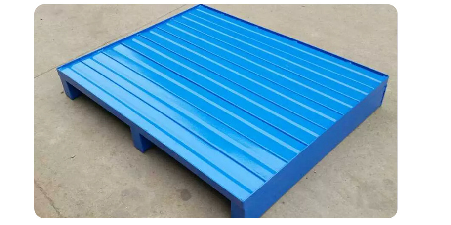 久工倉(cāng)儲(chǔ)設(shè)備鋼制托盤的優(yōu)點(diǎn)是什么？南京鐵托盤廠家來(lái)告訴您！