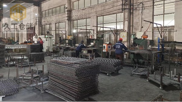 久工倉(cāng)儲(chǔ)車間展示，工人實(shí)操現(xiàn)場(chǎng)實(shí)拍，南京久工倉(cāng)儲(chǔ)設(shè)備