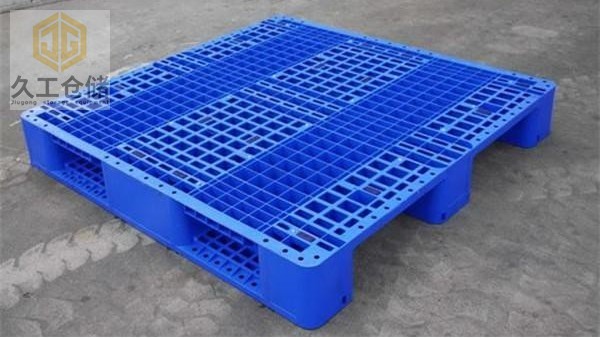 塑料托盤有什么優(yōu)勢？在運輸上面有什么優(yōu)勢？南京久工倉儲