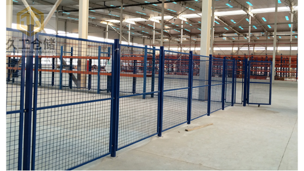 車間隔離柵有什么特點(diǎn)及運(yùn)用優(yōu)勢？久工倉儲設(shè)備