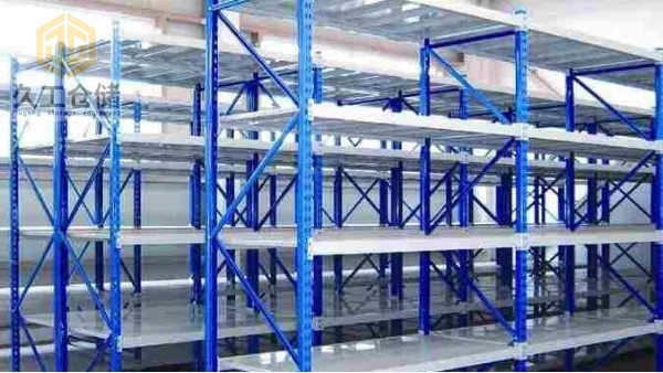 倉儲(chǔ)貨架系統(tǒng)中最常見的貨架優(yōu)勢及注意事項(xiàng)，久工倉儲(chǔ)設(shè)備