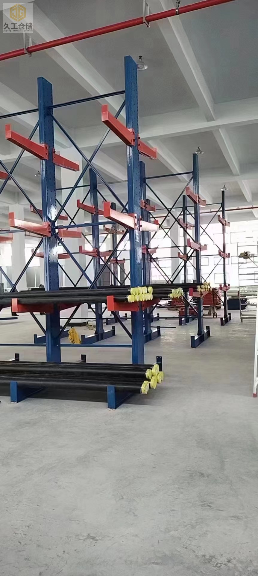 閣樓式貨架的三種類型有哪些？南京久工倉儲設(shè)備，了解更多關(guān)注久工倉儲！