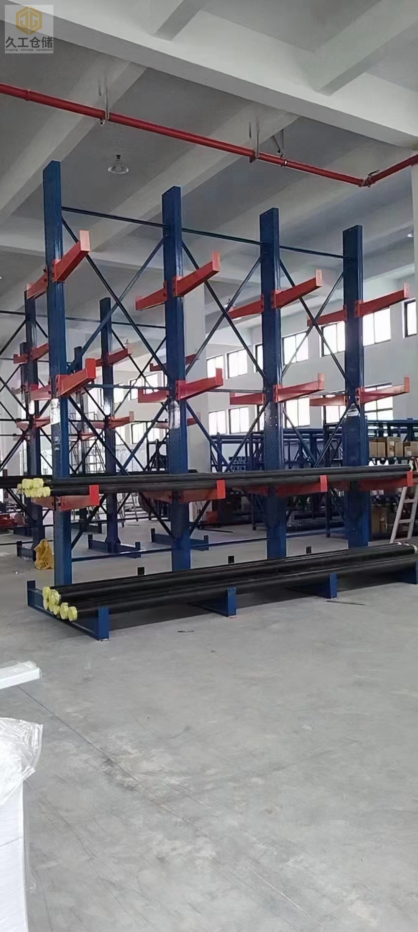 閣樓式貨架的三種類型有哪些？南京久工倉儲設(shè)備，了解更多關(guān)注久工倉儲！