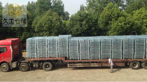 折疊式倉儲籠車間擺放及發(fā)貨實拍，節(jié)省空間方便儲存，南京倉儲籠廠家-久工倉儲設(shè)備