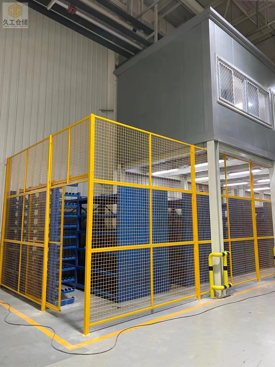 隔離網(wǎng)的特點(diǎn)、用途、優(yōu)點(diǎn)、工藝及表面處理是什么？南京車間隔離網(wǎng)-久工倉儲設(shè)備來分析！