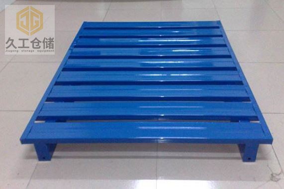 久工倉儲設備為大家分析鐵托盤有哪些優(yōu)點？南京鋼制托盤廠家