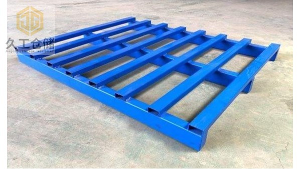 久工倉儲設(shè)備為大家分析鐵托盤有哪些優(yōu)點？南京鋼制托盤廠家