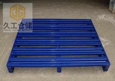 鋼制托盤也稱金屬托盤，運(yùn)輸有什么優(yōu)點(diǎn)？南京久工倉儲(chǔ)設(shè)備來分析！