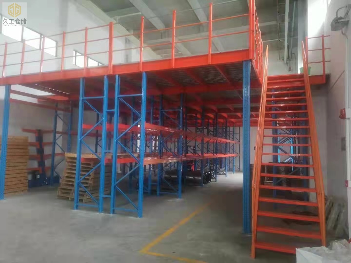 閣樓式貨架生產(chǎn)工藝及產(chǎn)品特點有哪些？南京久工倉儲設(shè)備
