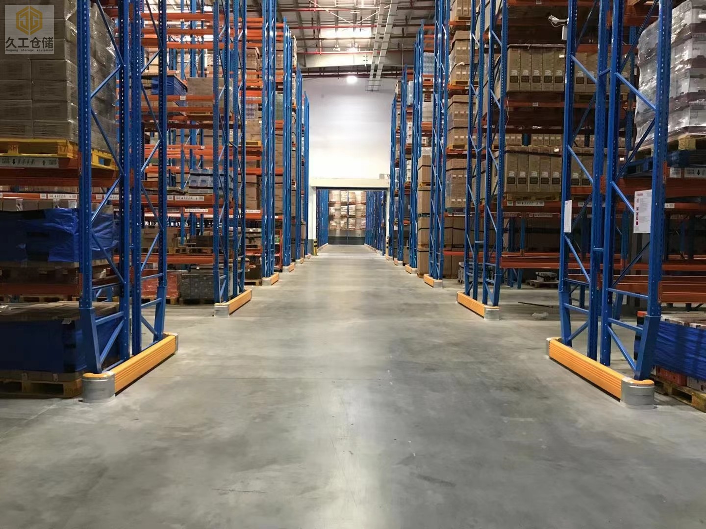 南京貨架-橫梁式貨架也稱網(wǎng)層板貨架/托盤貨架/重型貨架實物圖展示-倉庫貨架-南京久工倉儲設(shè)備