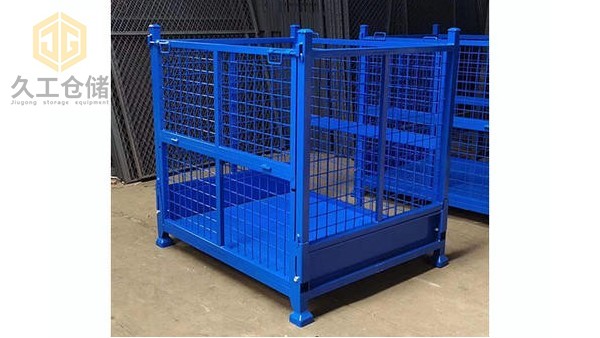 金屬周轉(zhuǎn)箱也稱鋼制料箱-折疊金屬周轉(zhuǎn)筐-馬蹄形網(wǎng)格料箱-金屬物流周轉(zhuǎn)箱-鋼制周轉(zhuǎn)箱廠家-南京久工倉儲分析金屬周轉(zhuǎn)箱的優(yōu)點(diǎn)有哪些？