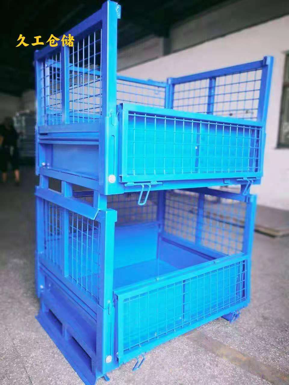 金屬周轉箱也稱鋼制料箱，折疊金屬周轉筐，馬蹄形網格料箱，金屬物流周轉箱的特點有哪些？南京久工倉儲設備