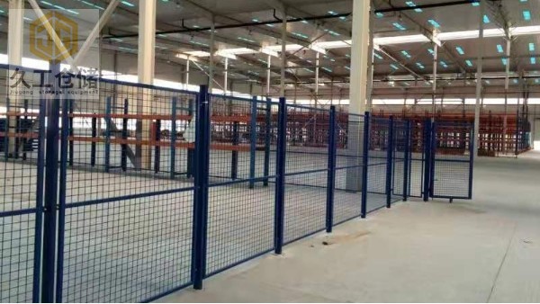 車間隔離網(wǎng)是哪一種材質(zhì)呢，有什么普遍的優(yōu)點(diǎn)？久工倉儲(chǔ)設(shè)備