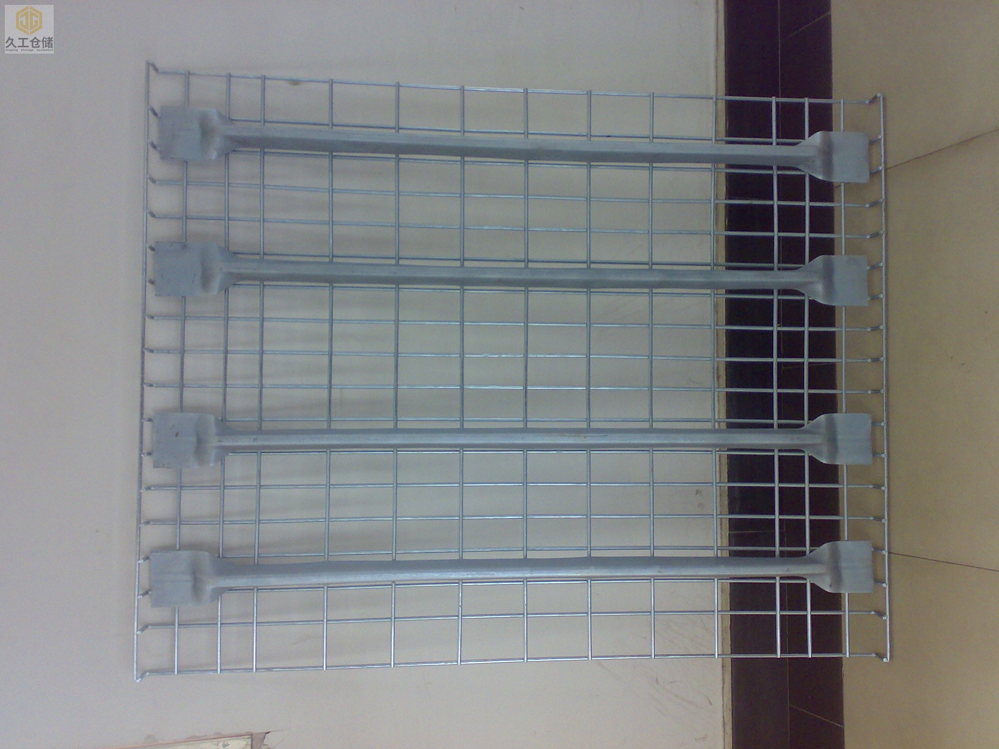 貨架網(wǎng)層板-鍍鋅網(wǎng)層板-金屬加筋網(wǎng)片-鋼層網(wǎng)-鋼絲層網(wǎng)-南京久工倉(cāng)儲(chǔ)