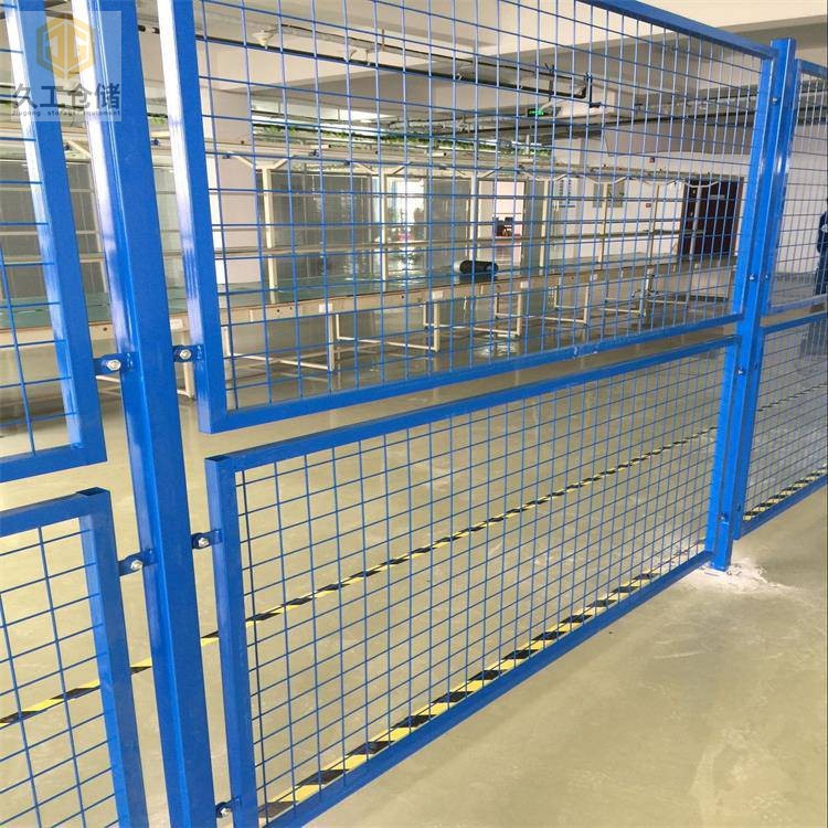 鐵藝護(hù)欄網(wǎng)有哪些有點(diǎn)和用途，框架護(hù)欄網(wǎng)顏色？南京隔離網(wǎng)車間來分析-久工倉儲(chǔ)設(shè)備