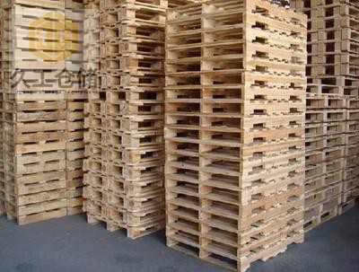 久工倉(cāng)儲(chǔ)設(shè)備關(guān)于木托盤(pán)的介紹，一起了解看看！
