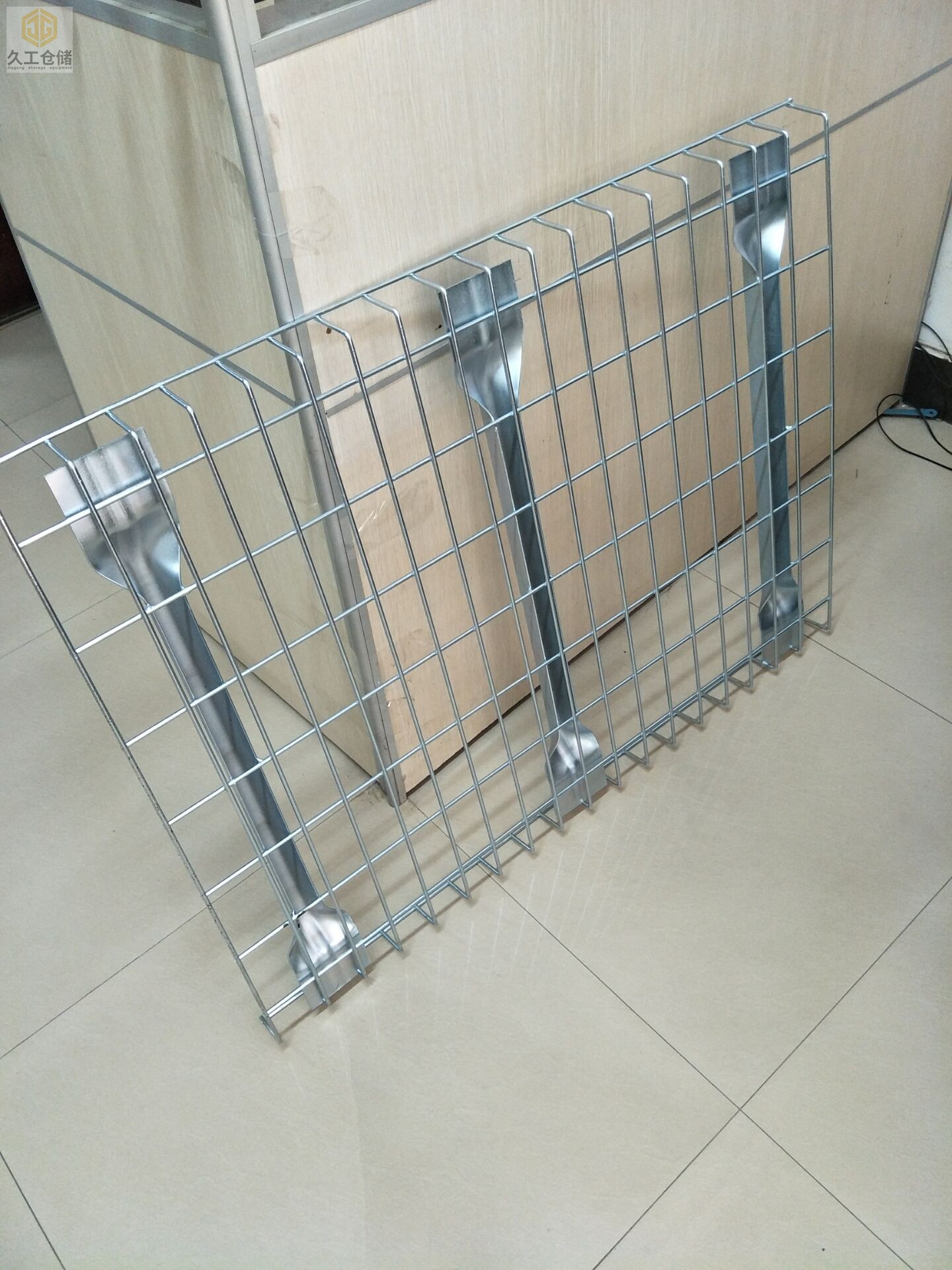 貨架網(wǎng)層板-方管網(wǎng)層板，南京貨架層網(wǎng)廠家直銷，久工倉(cāng)儲(chǔ)設(shè)備