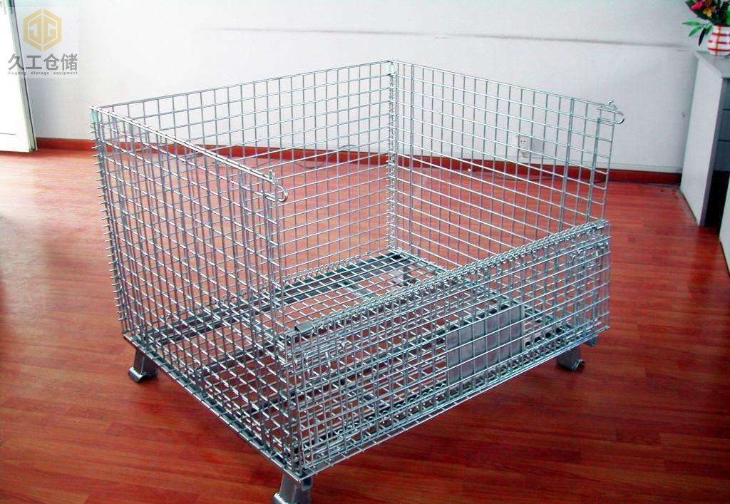 倉庫籠又稱倉儲籠蝴蝶籠，是機械、洗滌等各行各業(yè)最常見的倉儲設(shè)施。倉庫籠種類繁多，可添加空心板、腳輪等，可滿足各種物品、存儲單元、承載能力和存儲方式的存儲要求?