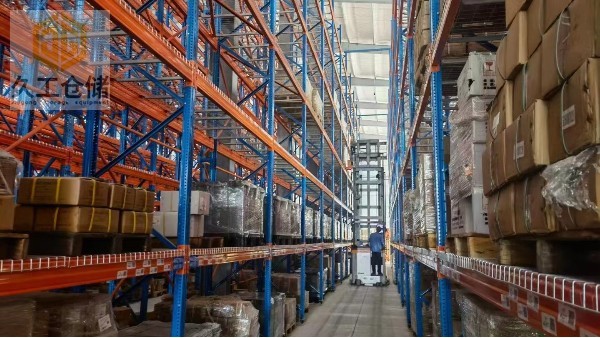 托盤貨架也稱橫梁式貨架，有什么特點(diǎn)？南京久工倉儲(chǔ)為大家分析，了解更多關(guān)注久工倉儲(chǔ)