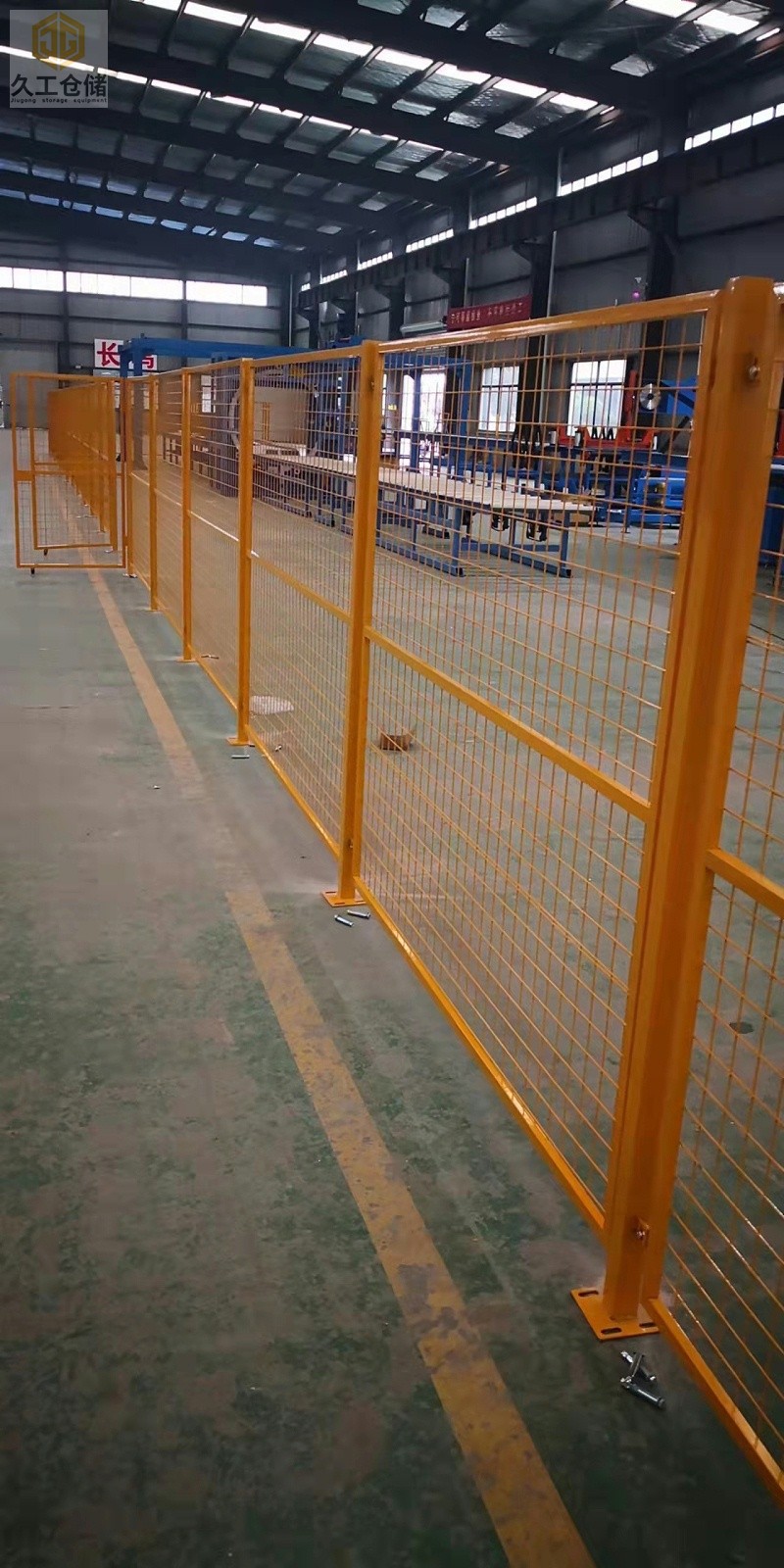 南京久工倉儲設備為大家解說車間隔離柵的相關工藝流程。一起來看看吧！