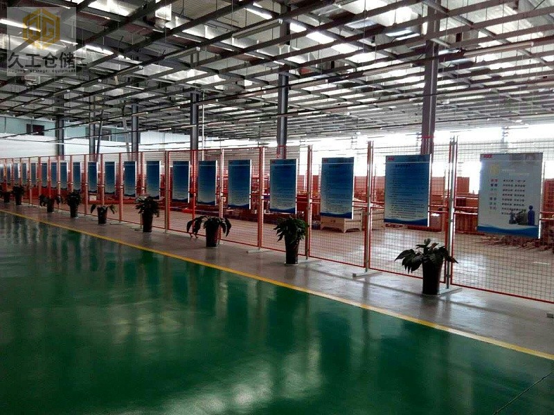 南京久工倉儲設備為大家解說車間隔離柵的相關工藝流程。一起來看看吧！
