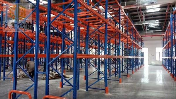 橫梁式貨架和貫通貨架有什么區(qū)別？南京久工倉儲(chǔ)帶大家一起看看，了解更多關(guān)注久工倉儲(chǔ)!