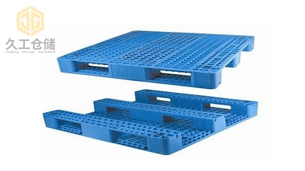 塑料托盤加鋼管有哪些好處？南京久工倉儲(chǔ)來分析，想了解更多關(guān)注久工在線為大家解答！
