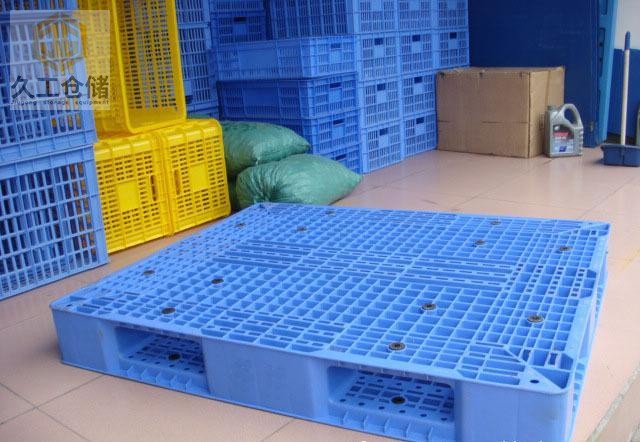 塑料托盤加鋼管有哪些好處？南京久工倉儲來分析，想了解更多關(guān)注久工在線為大家解答！