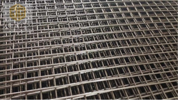 建筑網(wǎng)片不可避免地生銹，那應(yīng)該如何避免生銹？久工倉儲-久久為大家分析！