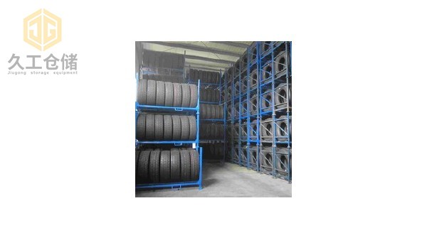 輪胎貨架,輪胎堆垛架的特點(diǎn)和優(yōu)點(diǎn)是什么？久工倉儲(chǔ)設(shè)備來分析！