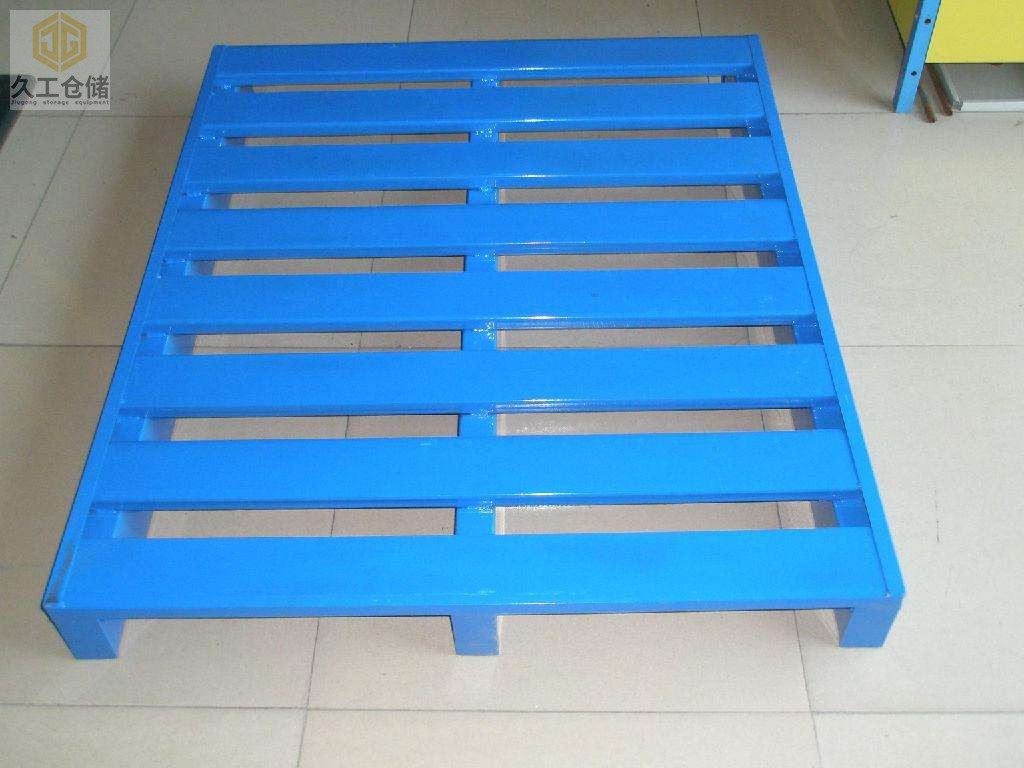 鋼制托盤主要應(yīng)用于哪些行業(yè)領(lǐng)域？南京鐵質(zhì)托盤廠家-久工倉儲設(shè)備