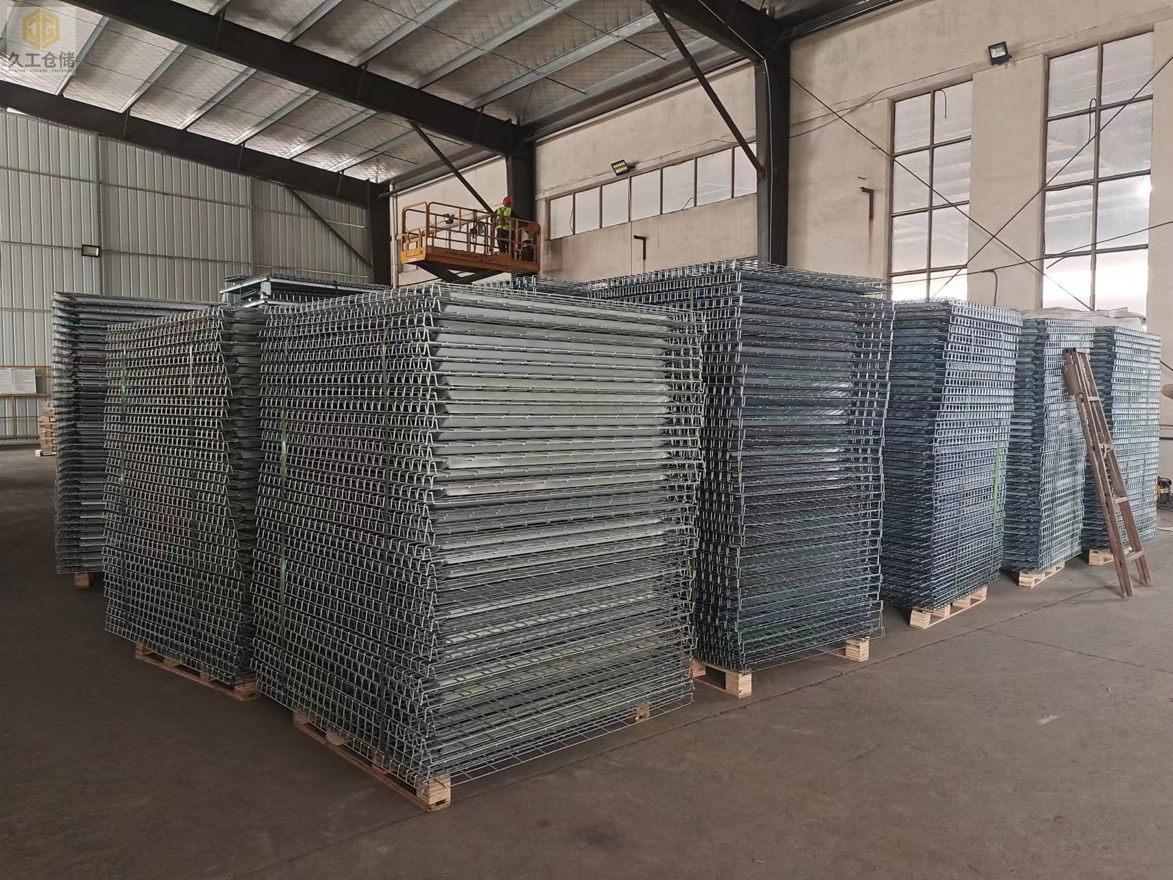 南京久工倉儲倉庫存實拍/倉儲籠、網(wǎng)層板、周轉(zhuǎn)箱、鋼托盤、巧固架、隔離網(wǎng)背網(wǎng)廠家，工廠直發(fā)！